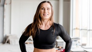 TOP cviky na ramená: Vypracujete si ich rýchlo aj bez činiek