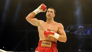 Vladimir Kličko naďalej svetovým šampiónom, knokautoval Thompsona