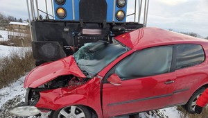 Tragická zrážka lokomotívy s autom má dve obete (†14, †36)
