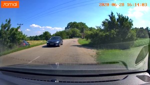 Policajti pátrajú po agresívnom vodičovi. Stačili centimetre a došlo by k tragédii