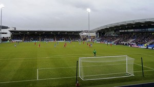 Vtipkár z Chesterfieldu stiahol trenky kapitánovi súpera