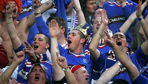 50 tisíc divákov na zápase Glasgowu Rangers v štvrtej lige!