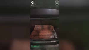 Polícia zadržala na slovensko-ukrajinských hraniciach muža, v kufri mal tisícky dolárov