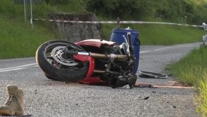 Na cestách vyhasol ďalší ľudský život: Motorkár neprežil zrážku s autobusom