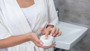 Žena upadla do kómy, vyvolal ju pritom pleťový krém