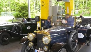 Na veteránoch naprieč Slovenskom: Populárna historická rely sa presunula do Vysokých Tatier