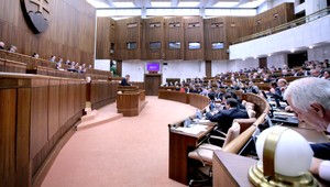 SMER chce znížiť počet poslancov v parlamente