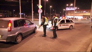 Evakuácia v supermarkete. Policajti hľadali bombu