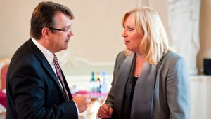 Kolaps nemocníc o 29 dní. Radičová bráni akciovky a Uhliarika...