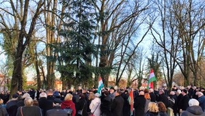 Politika Miklósa Duraya pochovali v rodnom Lučenci. Rozlúčiť sa prišiel aj Viktor Orbán a György Gyimesi