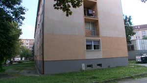 Svoju priateľku mal vyhodiť z balkóna, on vinu popiera. V prípade rozhodne súd