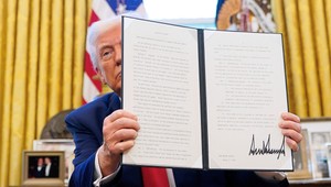 Prezident Trump nariadil zrušiť obmedzenia tlaku vody v sprchovacích hlaviciach