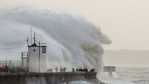 VIDEO: Veľkou Britániou sa prehnala apokalyptická veterná smršť