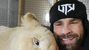 Polícia obvinila Vémolu, hrozí mu basa! On sa tvári, že mu to je fuk!