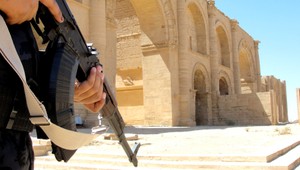 Umením proti zbraniam. Tínedžer vyrába repliky zničených pamiatok