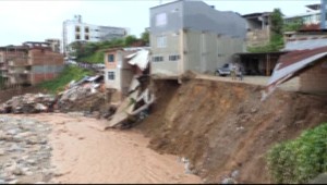 Zosuvy pôdy pripravili o život stovky ľudí, mnohí sú nezvestní