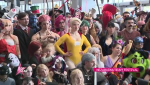 Hviezdy šoubiznisu spolu s bizarnými postavičkami na jednom mieste! Tak to vyzeralo v Prahe!