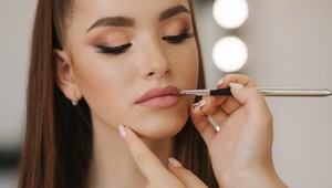 Dokonalé líčenie za pár minút: Osvojte si 10 beauty trikov špičkových vizážistov