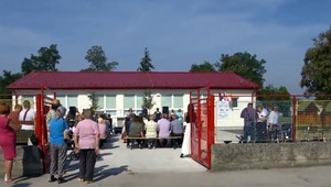 Dva rôzne jazyky, 40 detí a dve riaditeľky. Škola aj napriek veľkým rozdielom bezproblémovo funguje