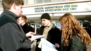 Profesori študentov nudia teóriou, chýba prax!