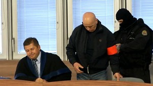 Mečiarovmu exministrovi vnútra Hudekovi sa budeme musieť skladať na odškodné