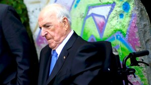 Bývalý nemecký kancelár Helmut Kohl je v kritickom stave