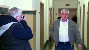 Slota ostáva na slobode, dostane monitorovací náramok