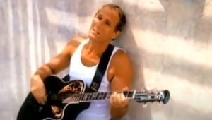 Trpká správa! Slávnemu spevákovi, ktorého slaďáky milujú všetci, našli nádor na mozgu!