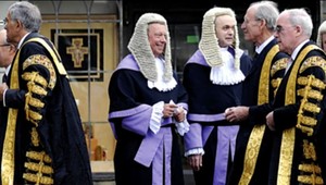 Zaujímavosti zo súdnej siene: Takto rozlíšite sudcov od prokurátorov či obhajcov