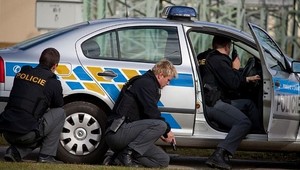 Žiarlivec zamuroval nevernú ženu pod vaňu!