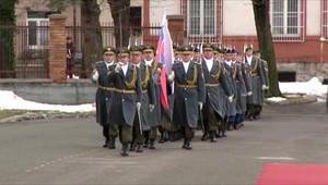 Majú sa príslušníci bezpečnostných zložiek povinne očkovať? TV JOJ získala dokument, ktorý rozprúdil diskusiu