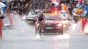 Na vrchole Arcális prvý Dumoulin, Sagan vyhral šprint