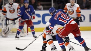 Marián Gáborík pri výhre jazdcov nad Detroitom 5:1 s gólom a asistenciou