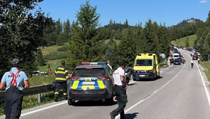 Nehodu pri obci Huty neprežil vodič motocykla. Vodička osobného auta bola pod vplyvom