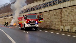 tvojenoviny: Auto na ceste zachvátili plamene!