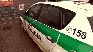 VIDEO. Kukláči obsadili osadu. Strhla sa mela