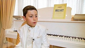 Toto je Curtis (9). Je fenomenálny klavirista