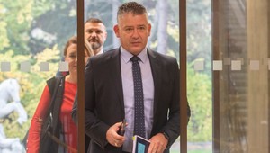 Mikulec hovorí o odchode Kurilovskej kvôli postreleniu kadetky: Môže to navrhnúť, no odstupovať nemienim, reaguje