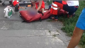 Osud päťročného chlapca, ktorý sa prechádzal po parapete okna, zatiaľ nie je známy