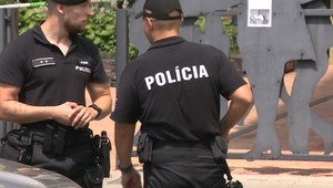 Kuriózny zásah policajtov: Zadržali pár za súlož pred obchodným domom