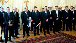 Pomôže úspech hokejistov? Sľuby sa sľubujú...