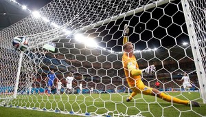 Šláger gigantov rozhodol Balotelli, Kostarika šokovala Uruguaj