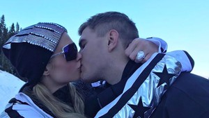 Prsteň za dva milióny! Paris Hilton sa zasnúbila