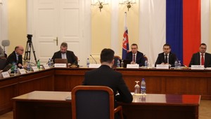 Pokračujú vypočutia kandidátov na ústavných sudcov. Predstúpili aj kontroverzné mená