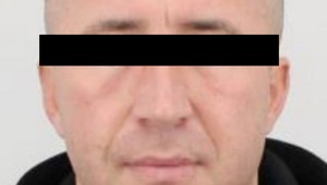 Čech, ktorý mal zavraždiť ženu na hotelovej izbe, je na úteku