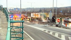 Pred tunelom Sitina horel kamión, tvorili sa rozsiahle kolóny