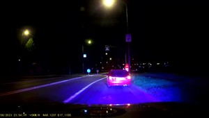 VIDEO: Vodič pod vplyvom alkoholu sa nočnými ulicami snažil ujsť policajtom