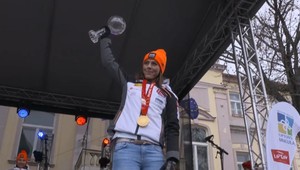 Petra Vlhová ukázala zlato aj malý glóbus. V rodnom Liptovskom Mikuláši dostala viaceré ocenenia