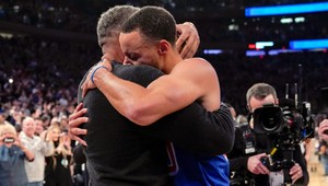 Stephen Curry sa stal najlepším trojkárom histórie NBA