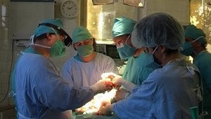 Unikát! Lekári vyoperovali karcinóm pažeráka cez krk